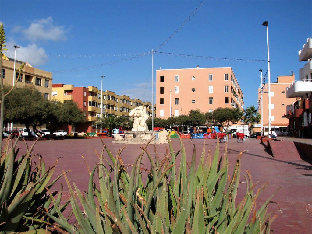 Plac czerwony w Las Galletas Teneryfa