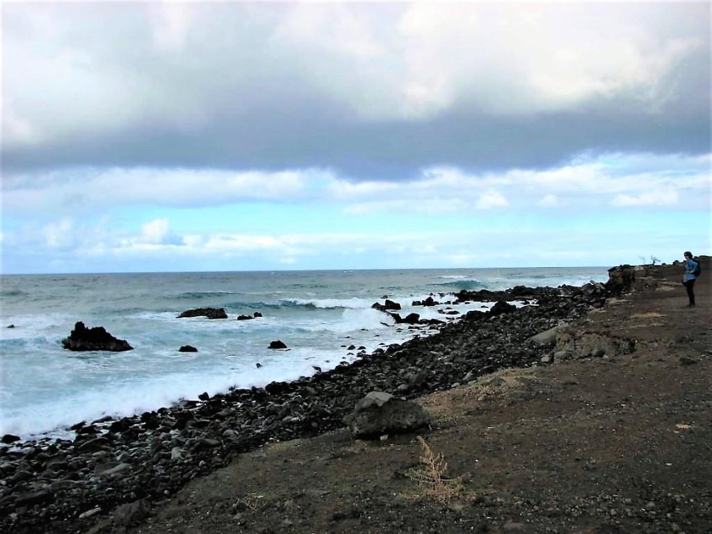 czarny piasek i skały plaża w Puerto de la Cruz Teneryfa