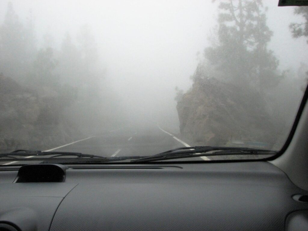 droga przez chmurę spod Pico del Teide do La Orotava Teneryfa