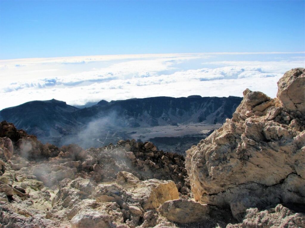 opary siarki na szczycie Pico del Teide Teneryfa