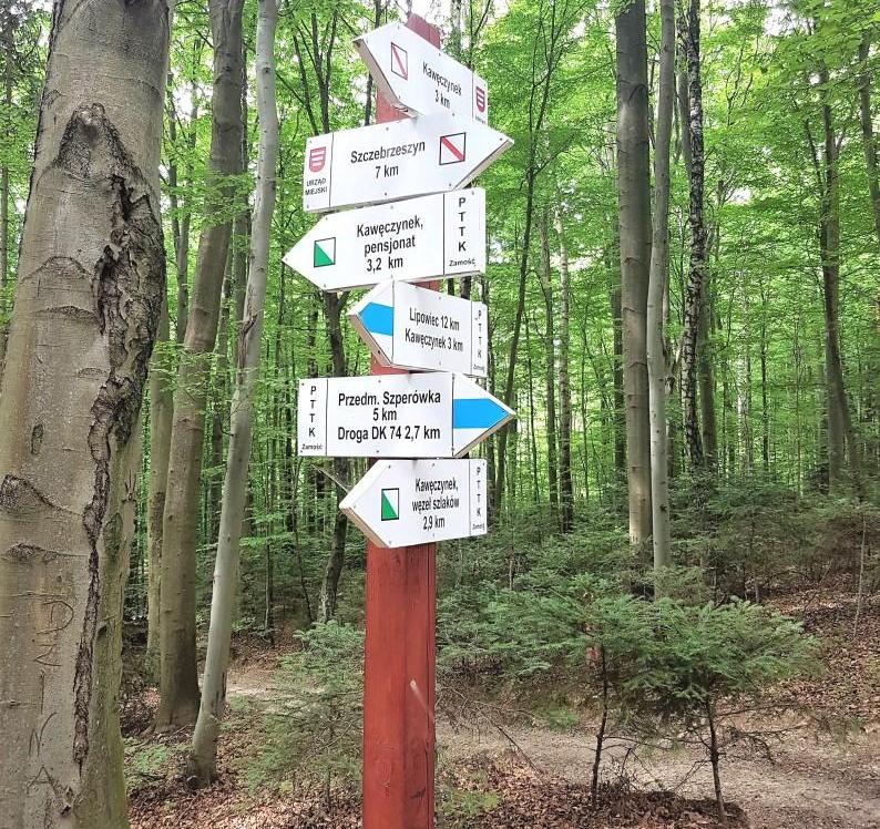 oznakowanie szlaku do Kawęczynka 3 km