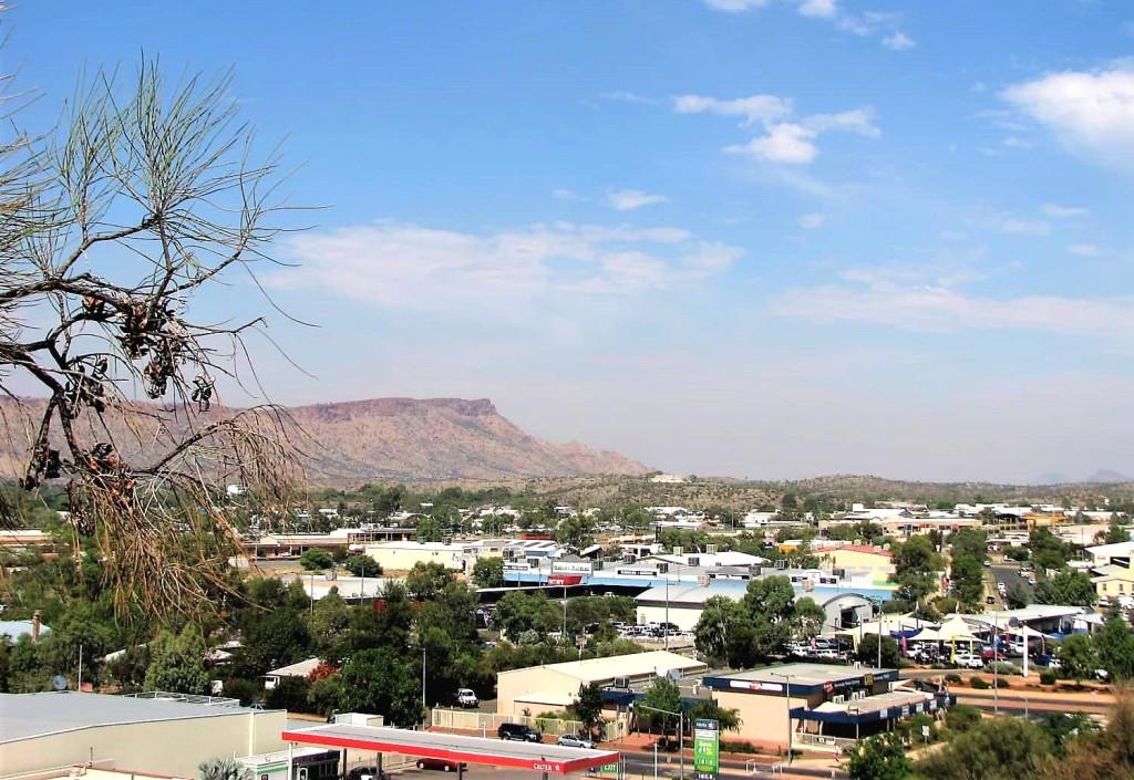 panorama Alice Springs i Gór MacDonnela z Anzac Hill