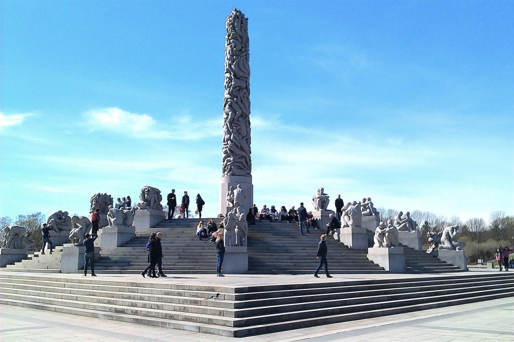 pomnik obelisk w parku Vogelanda Oslo
