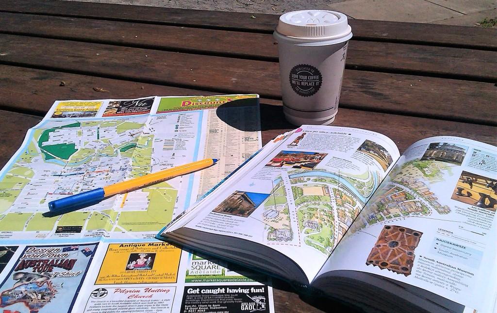 poranek przy kawie w parku w Adelaide
