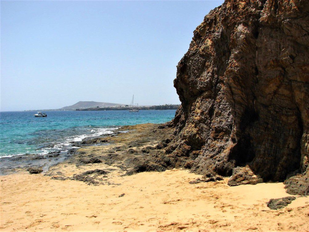 przejście pomiędzy plażami Lanzarote