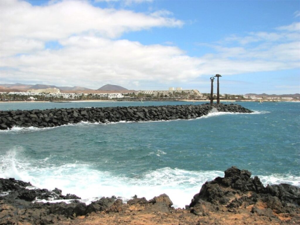 skaliste wybrzeże w Costa Teguise Lanzarote