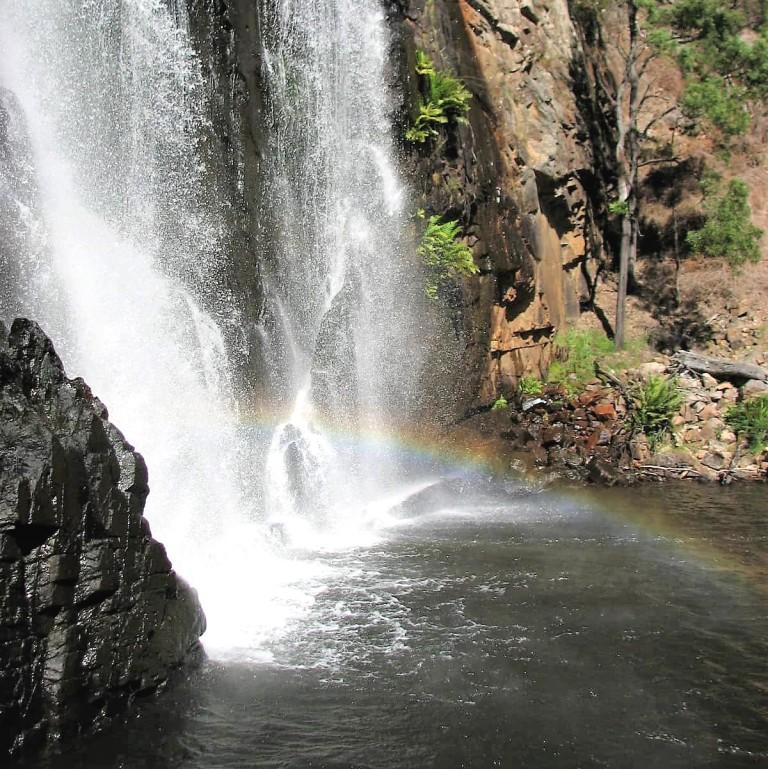 tęcza przy wodospadzie MacKenzie w Górach Grampian Australia