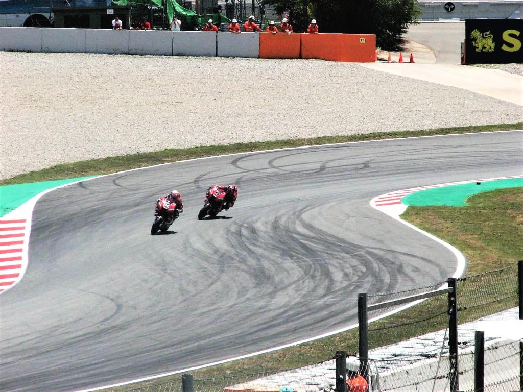 wolny trening MotoGP Dovizioso i Petruci na Ducati na torze wyścigowym Circuit de Cataluna Barcelona