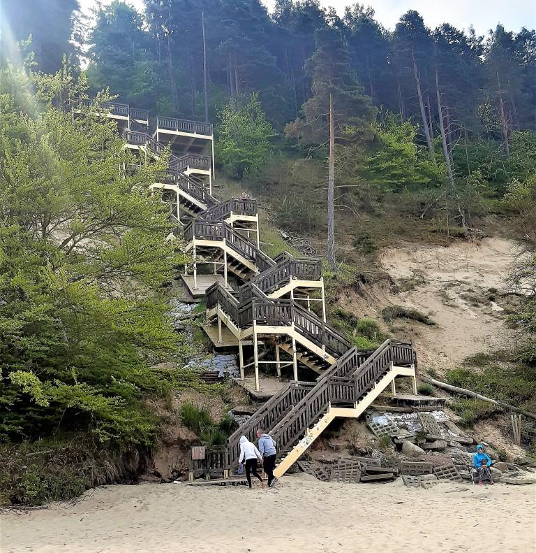Schody na Kawczą Górę - punkt widokowy, nadłuższe schody na plażę w Polsce