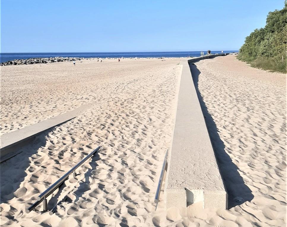 Umocnienia na plaży w Jarosławcu