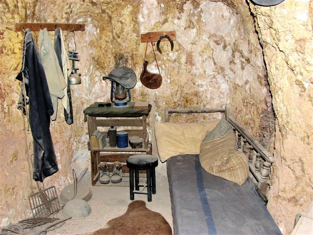 pokój górnika w muzeum kopalni opali w Coober Pedy