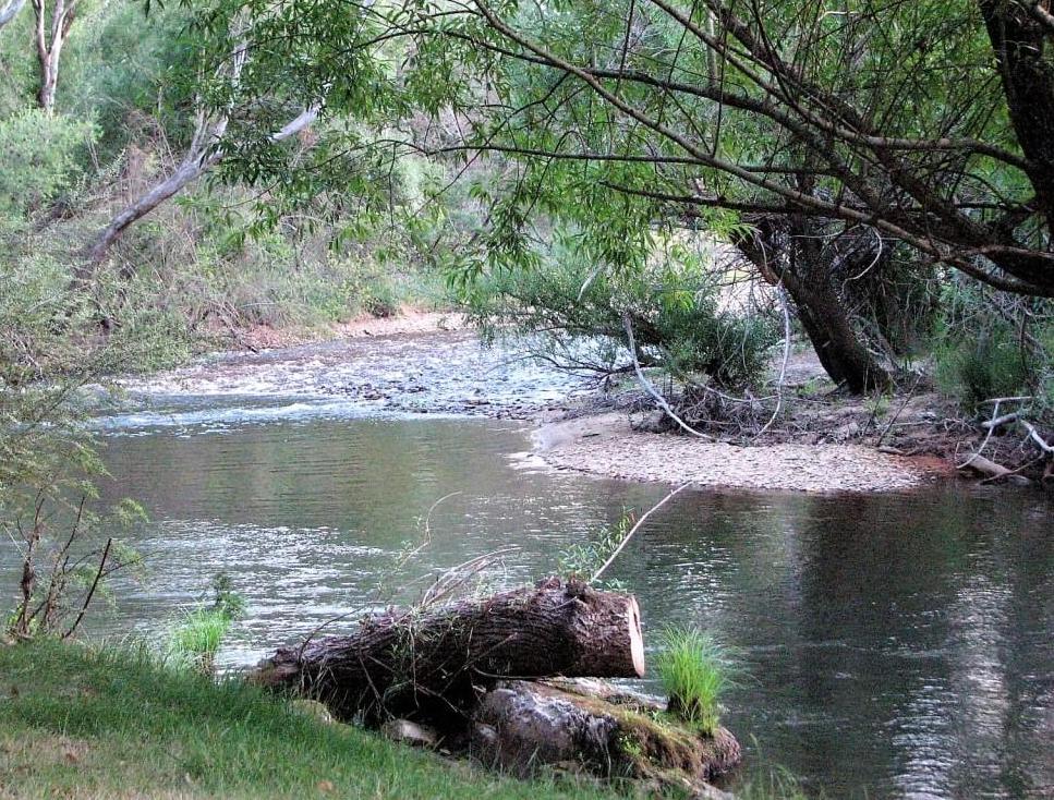 rzeka Oven płynąca przez Bright Australia