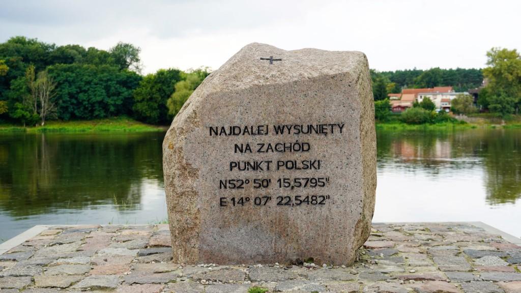 kamień w najdalej wysuniętym na zachód punkcie Polski Osinów Dolny koło Cedyni